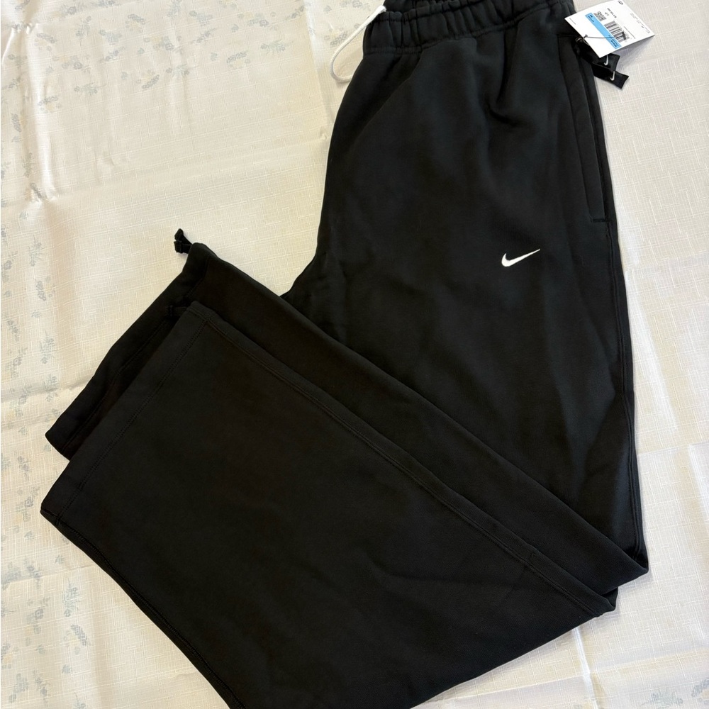 Nike Loose Fit Straight Leg Stacked Length Sweatpants